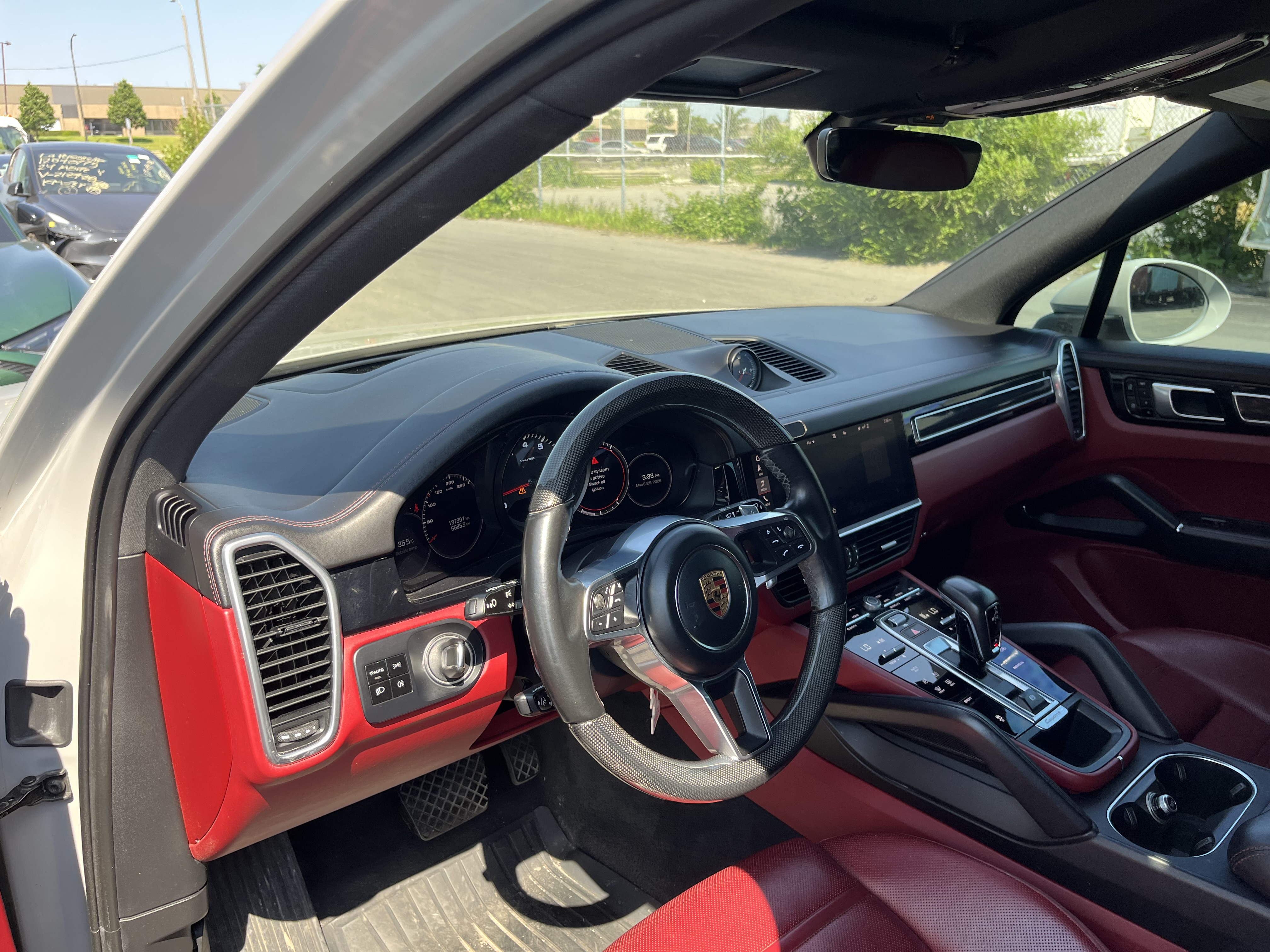 Vehicle photo 5