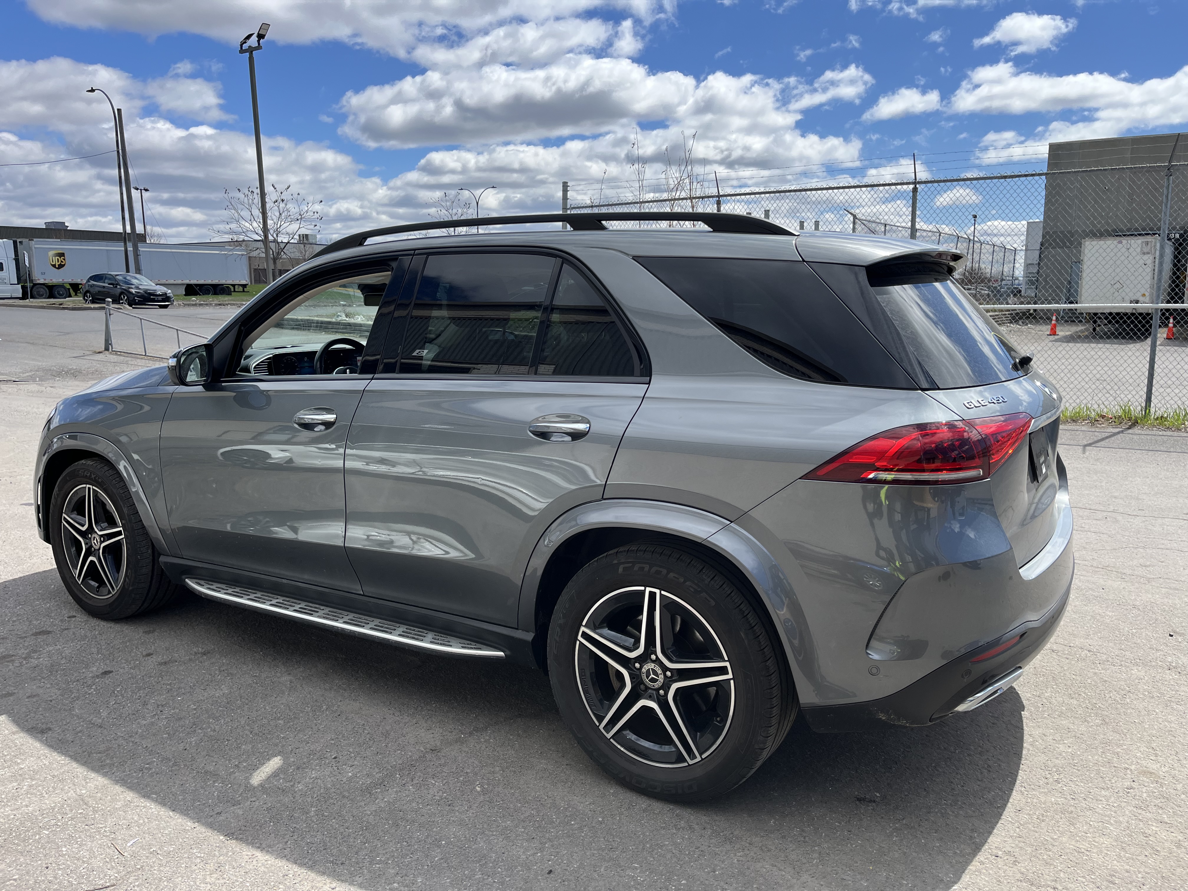 Vehicle photo 3