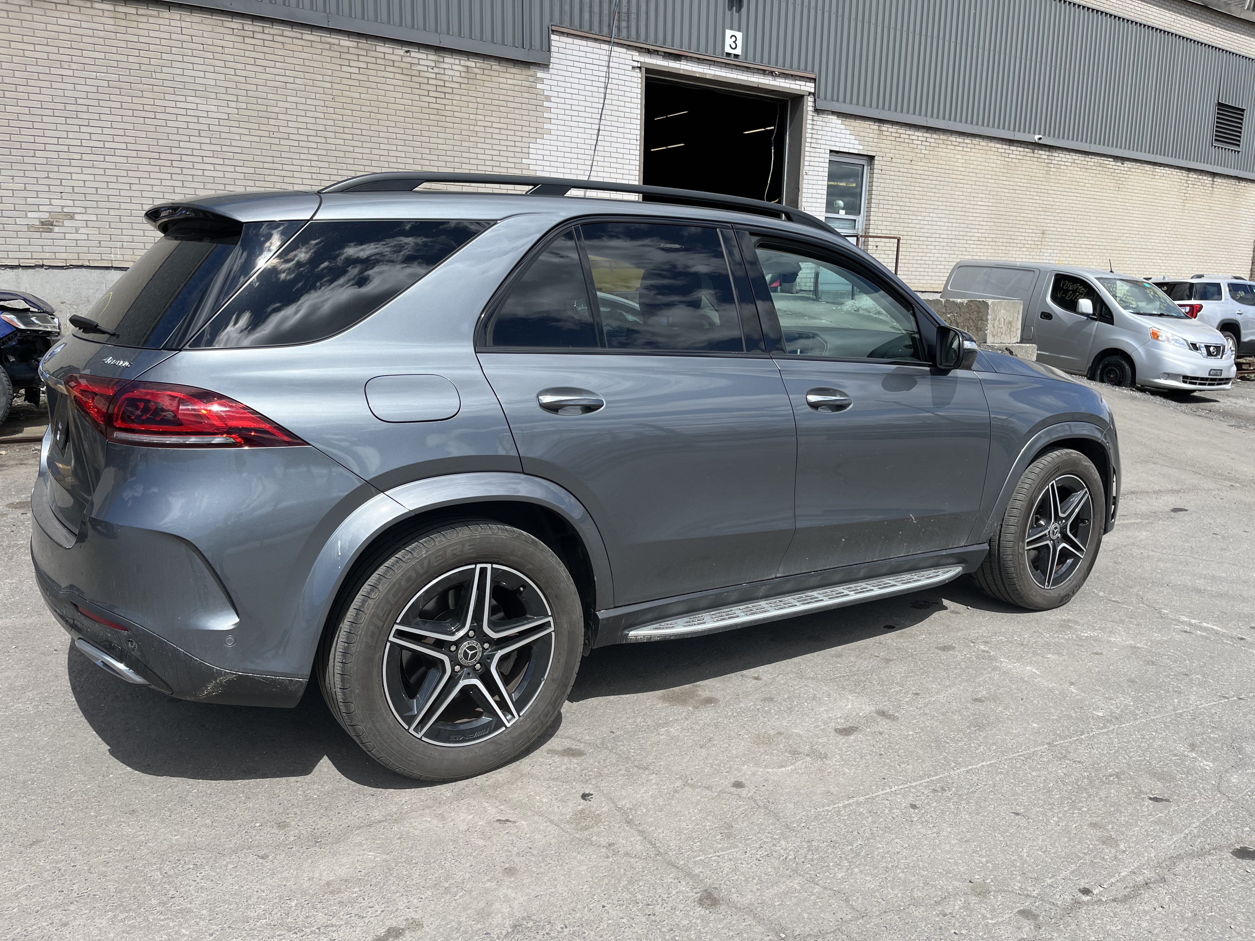 Vehicle photo 4
