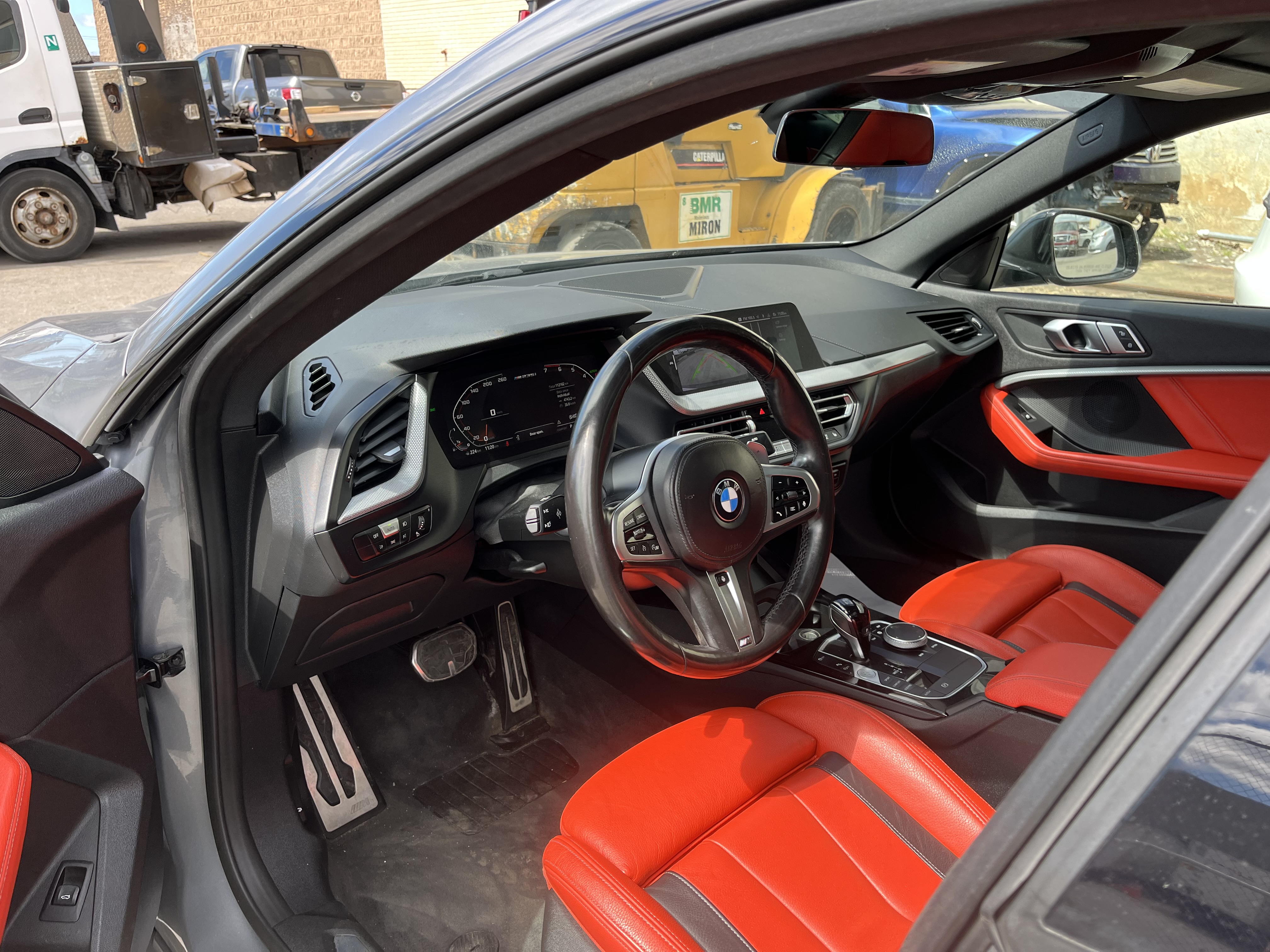 Vehicle photo 5