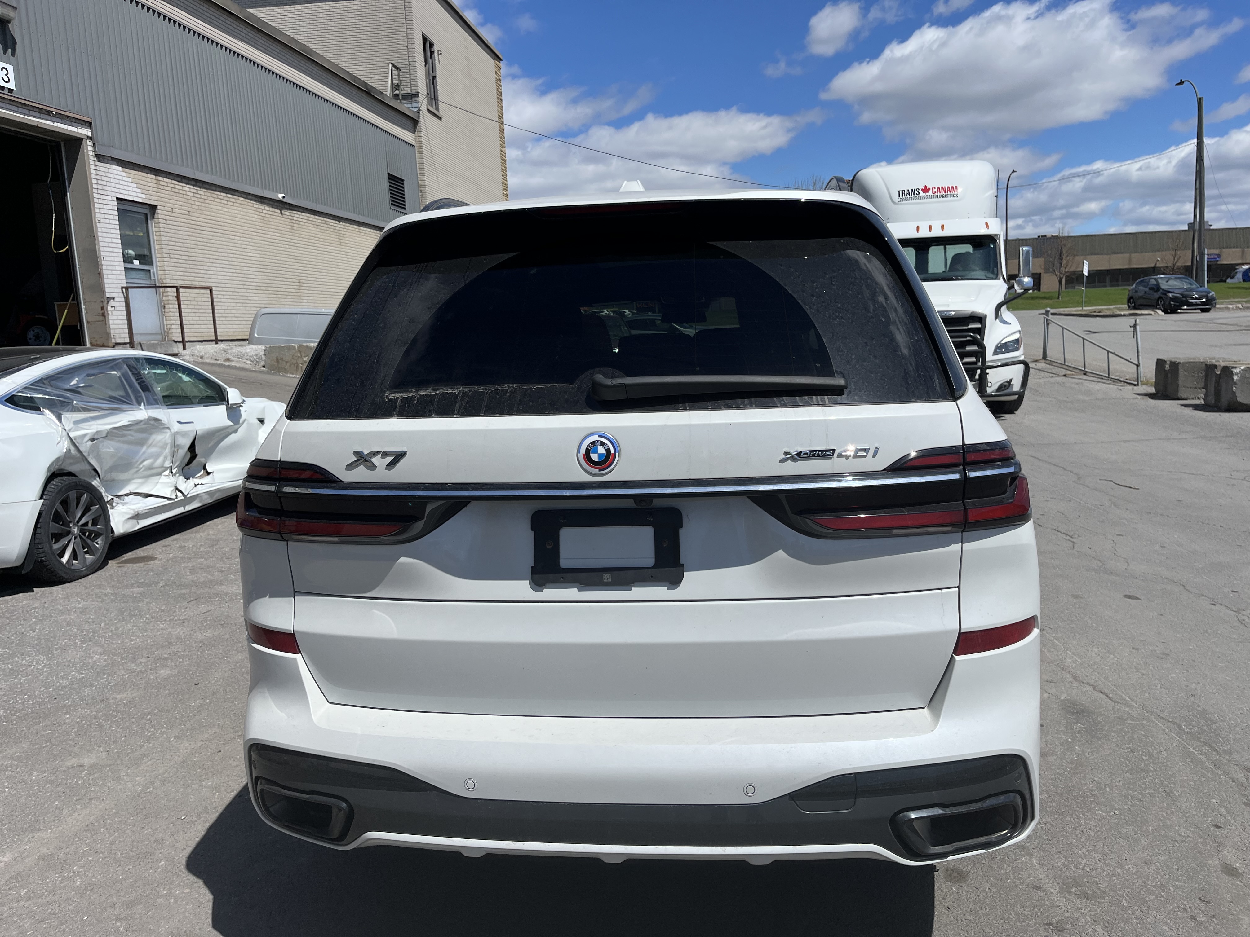 Vehicle photo 2