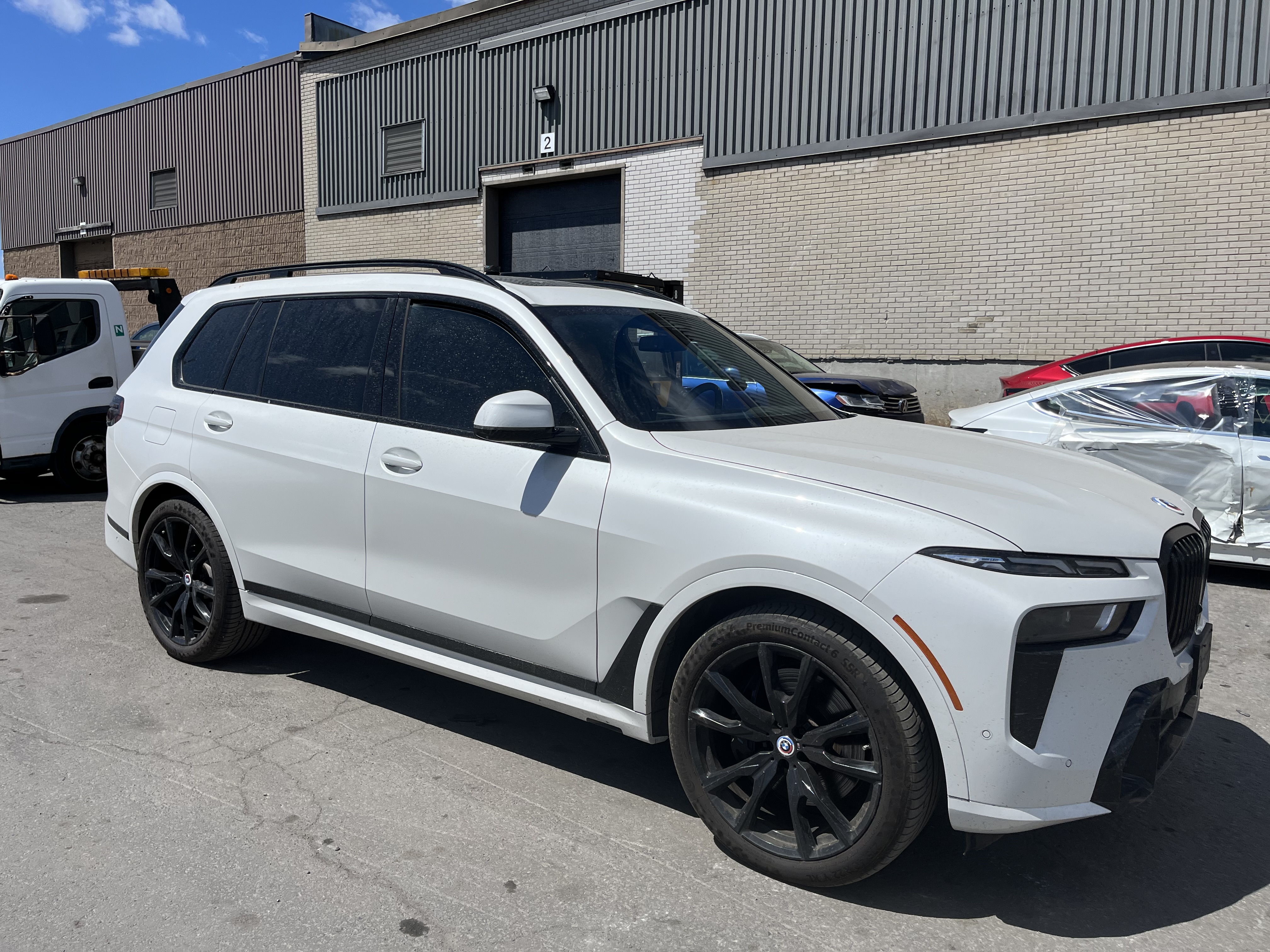 Vehicle photo 4