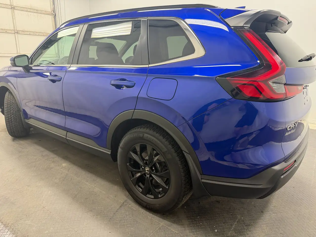 Vehicle photo 3
