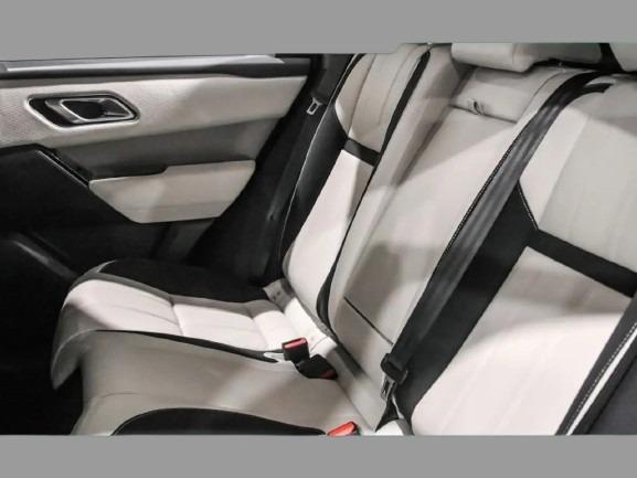 Vehicle photo 6