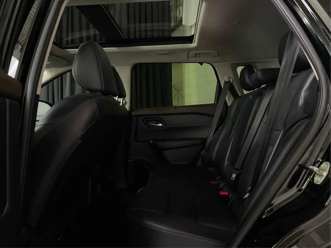 Vehicle photo 6
