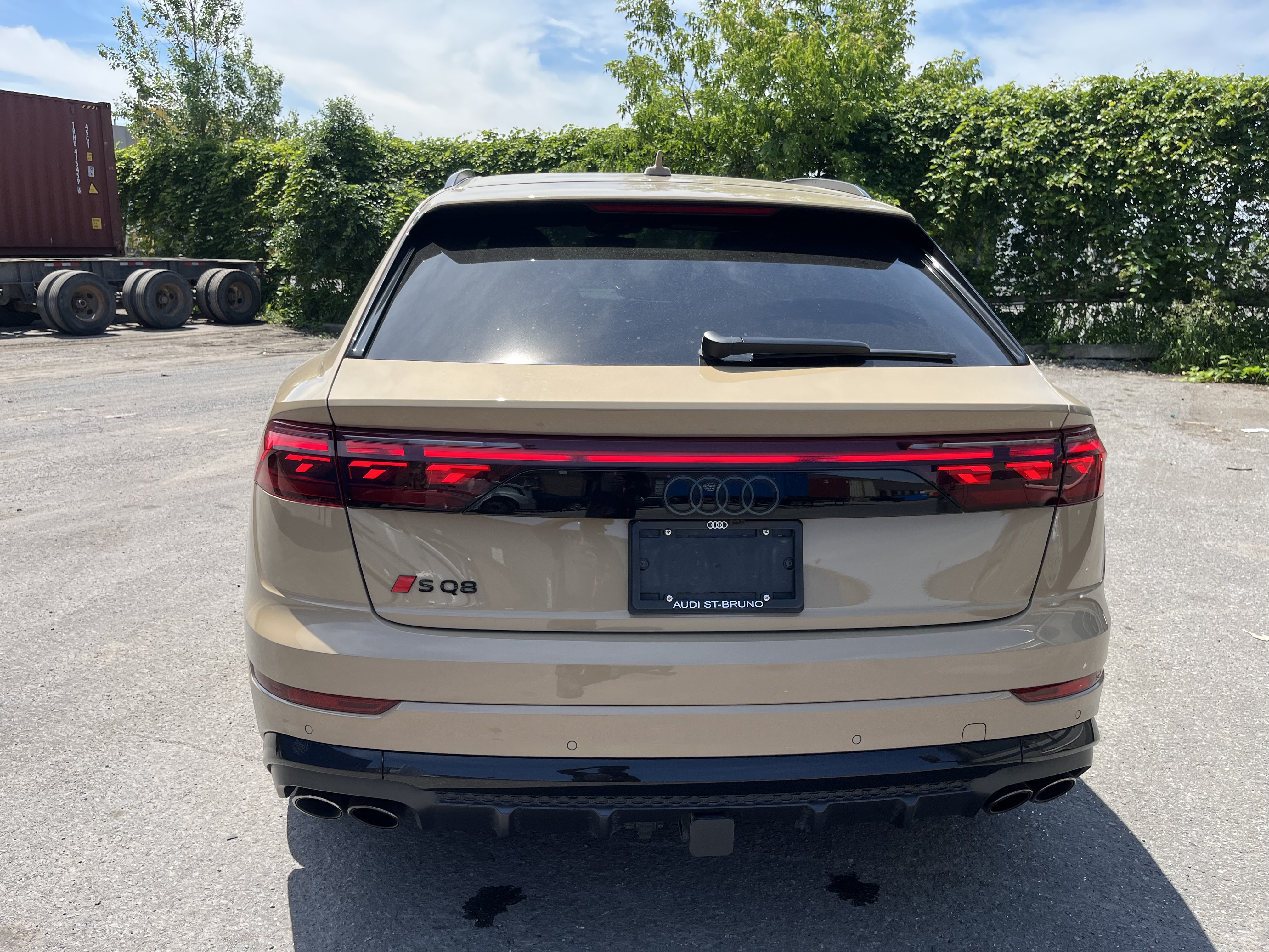 Vehicle photo 2