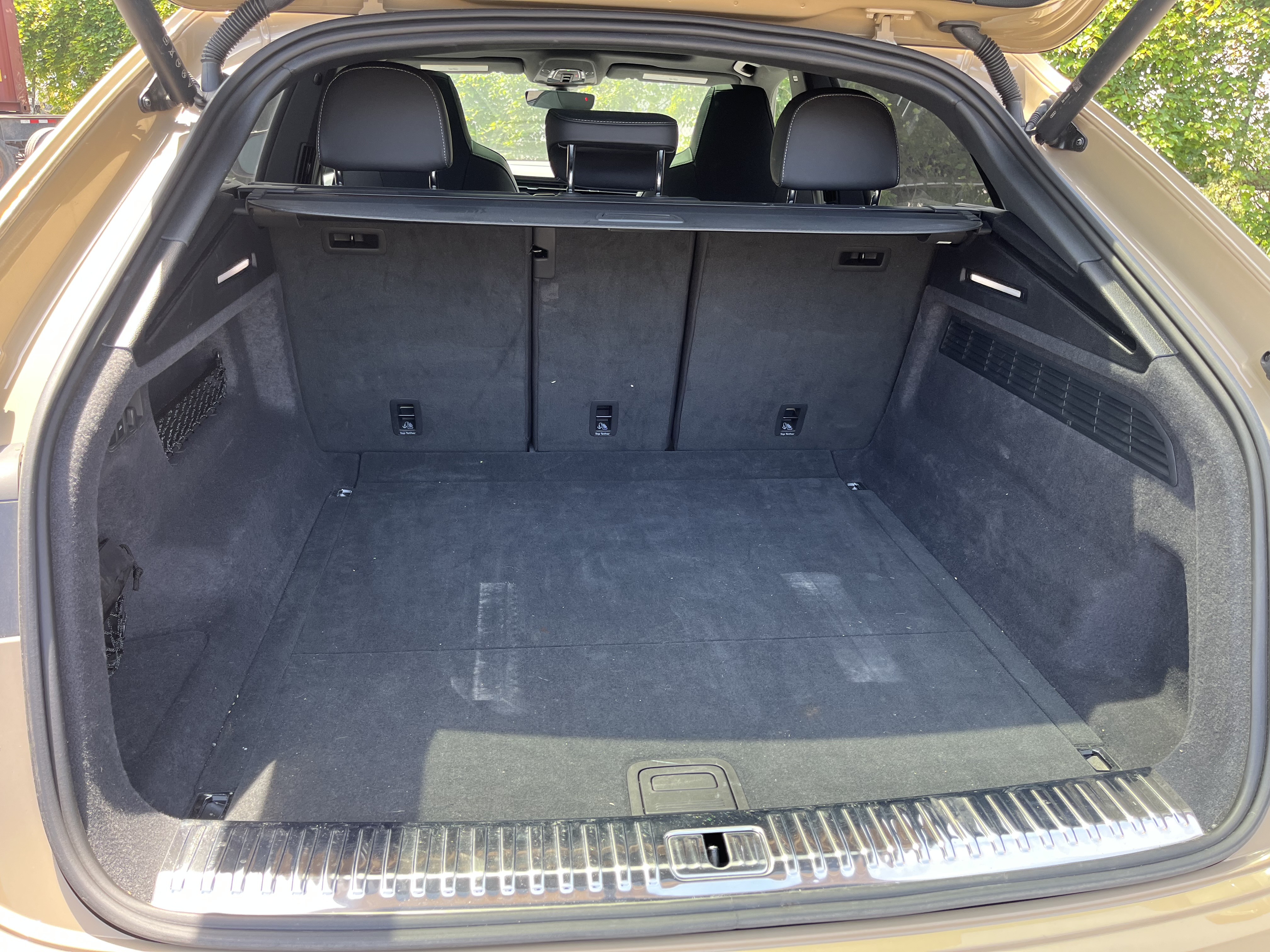 Vehicle photo 6