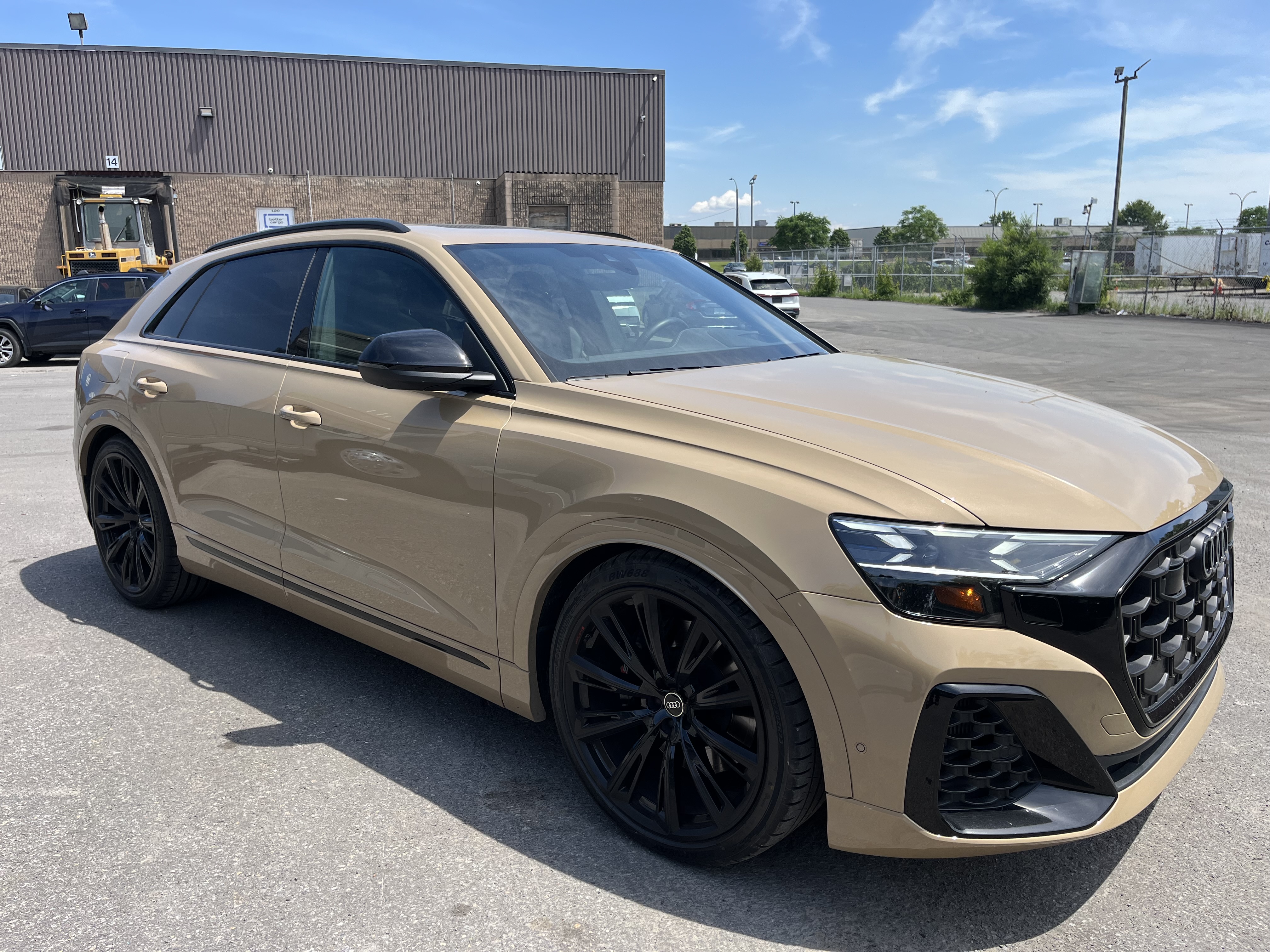 Vehicle photo 4